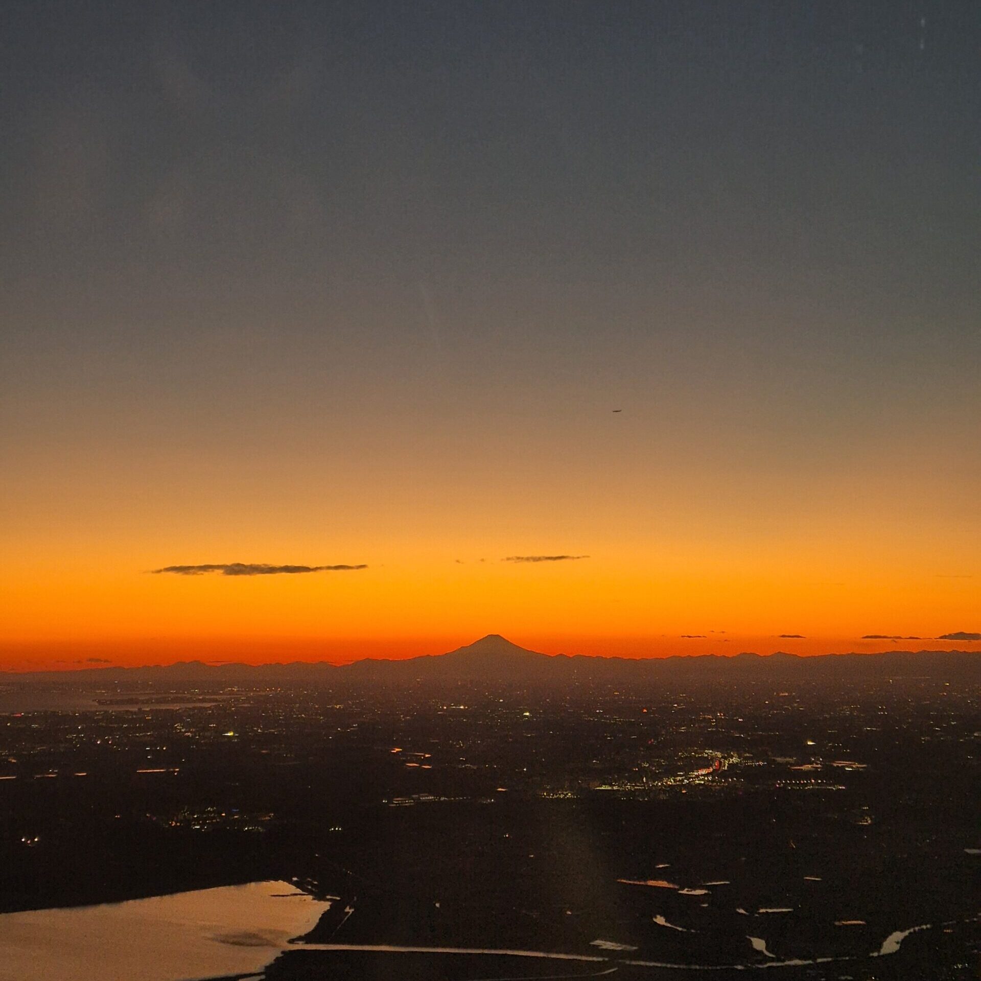 The Two Wonderers’ Flight Secrets: Travel 10X a Year with a Full-Time Job!